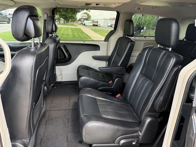 Chrysler Town & Country Touring-L 2016