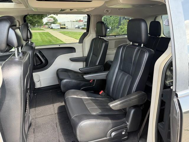 Chrysler Town & Country Touring-L 2016