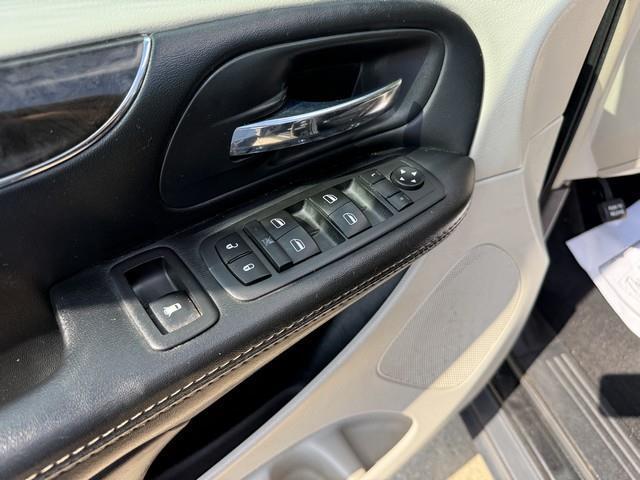 Chrysler Town & Country Touring-L 2016