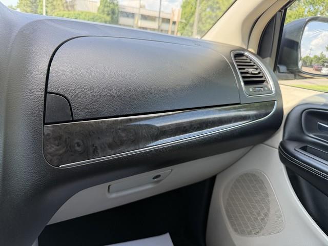 Chrysler Town & Country Touring-L 2016