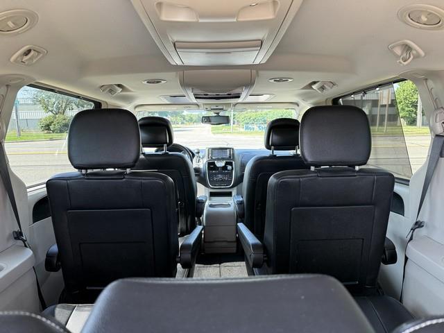 Chrysler Town & Country Touring-L 2016