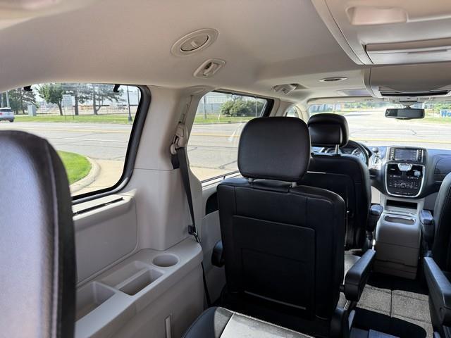 Chrysler Town & Country Touring-L 2016