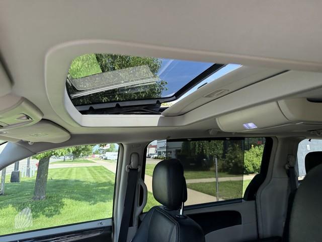 Chrysler Town & Country Touring-L 2016