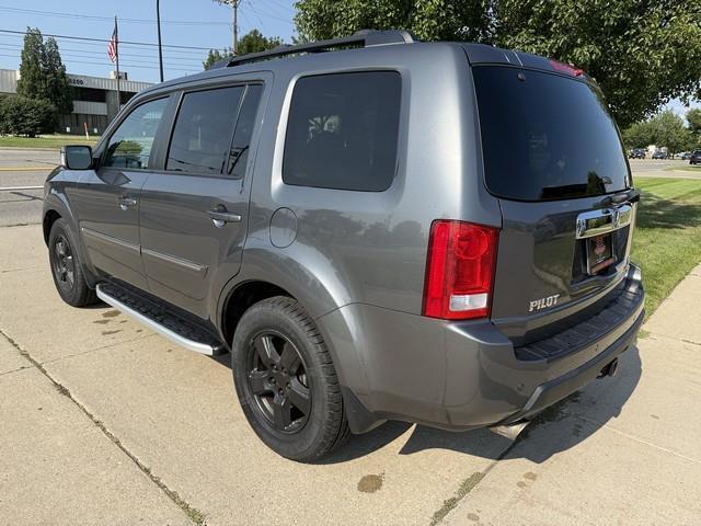 Honda Pilot Touring 4WD 5-Spd AT with DVD 2011
