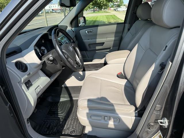 Honda Pilot Touring 4WD 5-Spd AT with DVD 2011