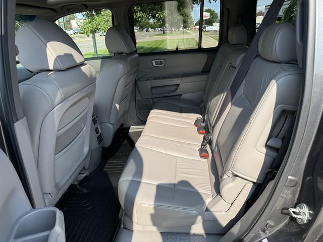 Honda Pilot Touring 4WD 5-Spd AT with DVD 2011