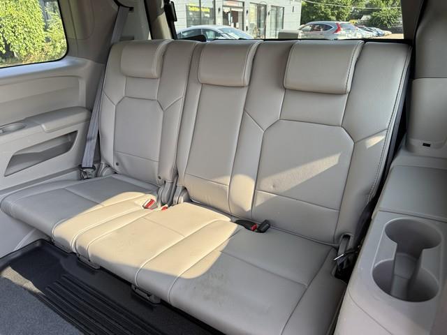 Honda Pilot Touring 4WD 5-Spd AT with DVD 2011