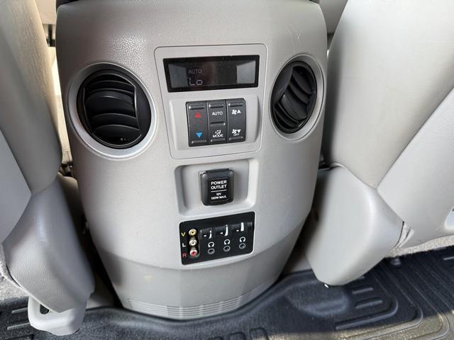Honda Pilot Touring 4WD 5-Spd AT with DVD 2011