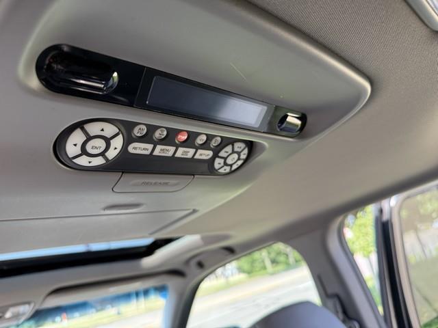Honda Pilot Touring 4WD 5-Spd AT with DVD 2011