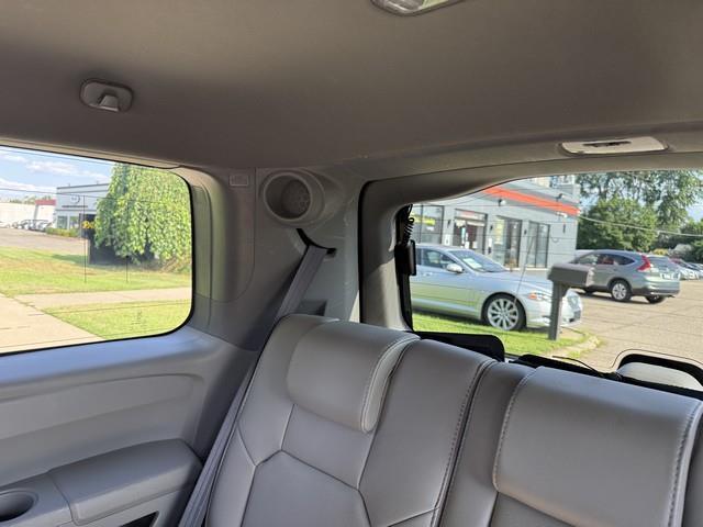 Honda Pilot Touring 4WD 5-Spd AT with DVD 2011
