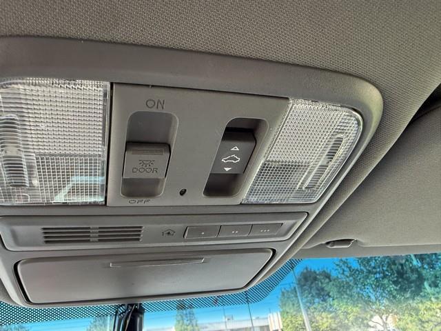 Honda Pilot Touring 4WD 5-Spd AT with DVD 2011