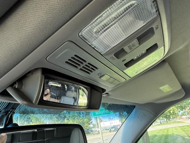 Honda Pilot Touring 4WD 5-Spd AT with DVD 2011