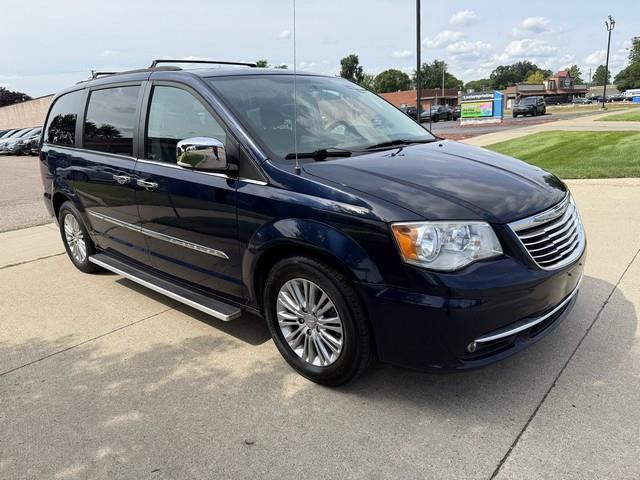Chrysler Town & Country Touring-L 2015