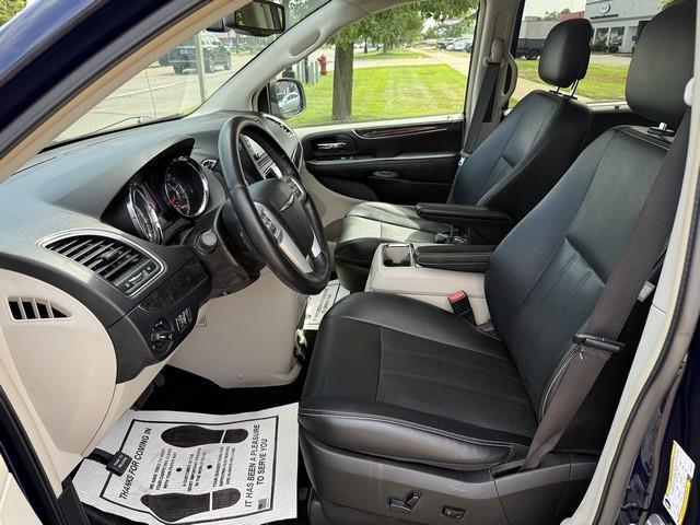 Chrysler Town & Country Touring-L 2015