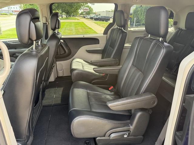 Chrysler Town & Country Touring-L 2015