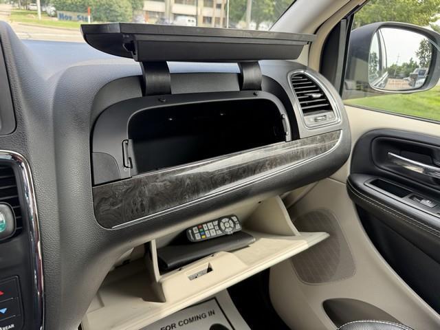 Chrysler Town & Country Touring-L 2015