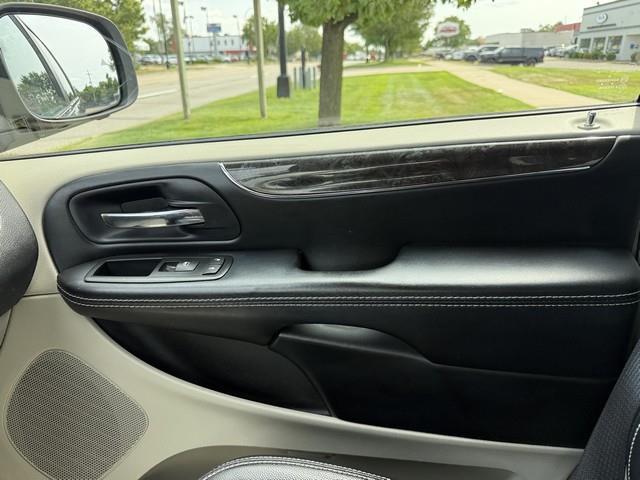 Chrysler Town & Country Touring-L 2015