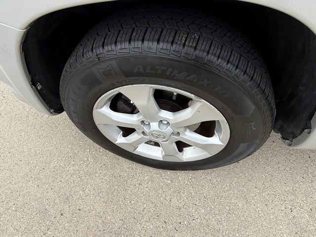 Toyota RAV4 Limited V6 4WD 2010