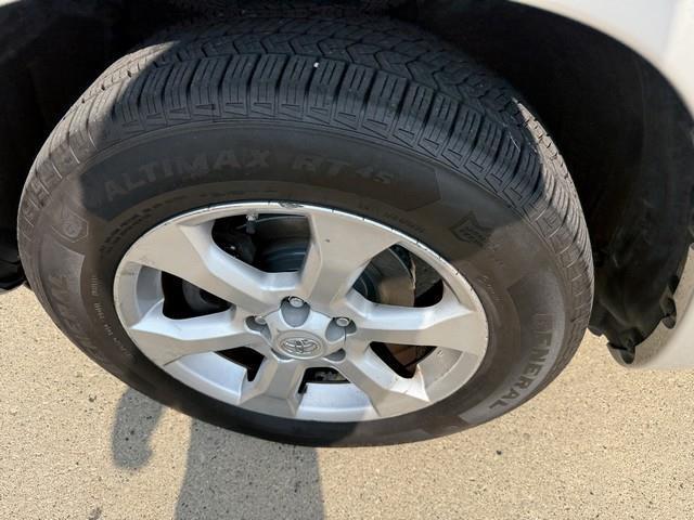 Toyota RAV4 Limited V6 4WD 2010