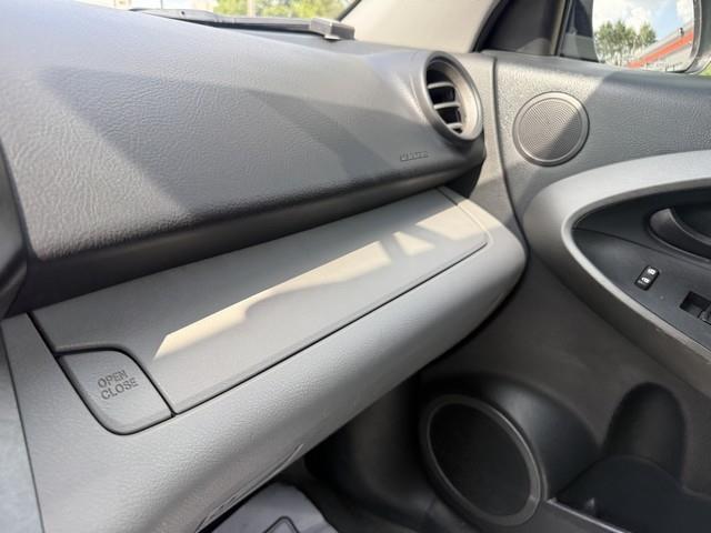 Toyota RAV4 Base I4 4WD 2009