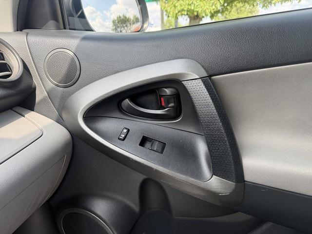 Toyota RAV4 Base I4 4WD 2009