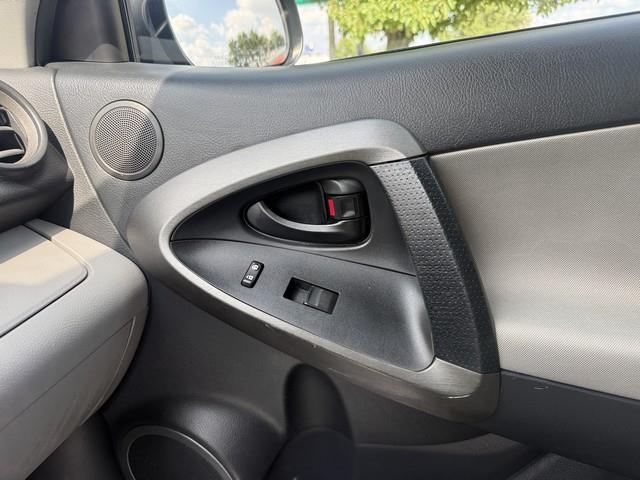 Toyota RAV4 Base I4 4WD 2009