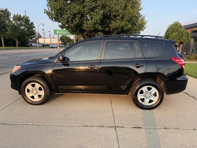Toyota RAV4 Base I4 2WD 2011