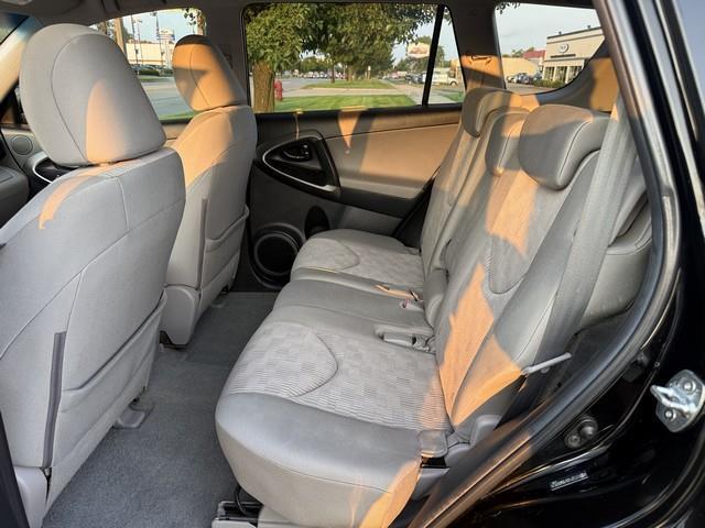 Toyota RAV4 Base I4 2WD 2011