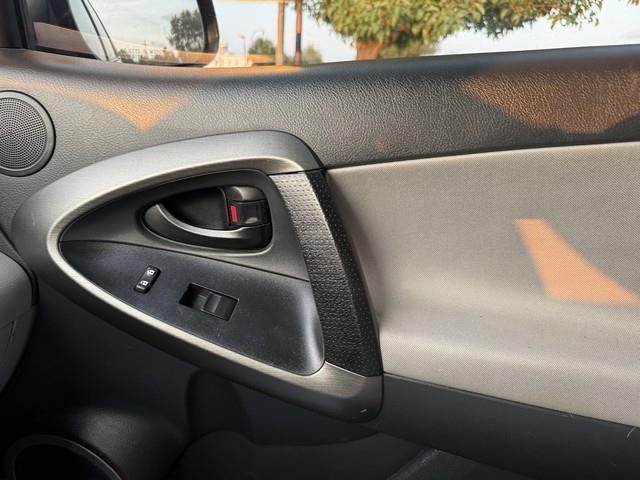 Toyota RAV4 Base I4 2WD 2011