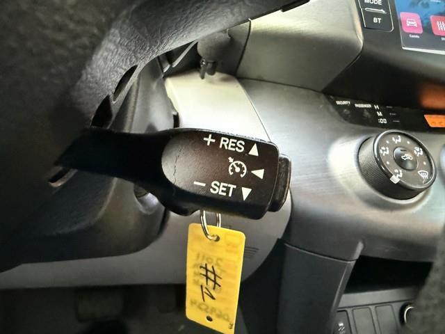 Toyota RAV4 Base I4 2WD 2011