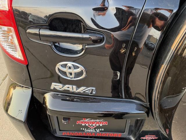 Toyota RAV4 Base I4 2WD 2011
