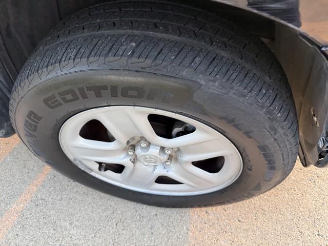 Toyota RAV4 Base I4 2WD 2011