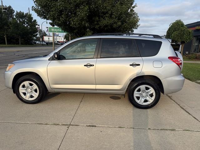 Toyota RAV4 Base I4 4WD 2012