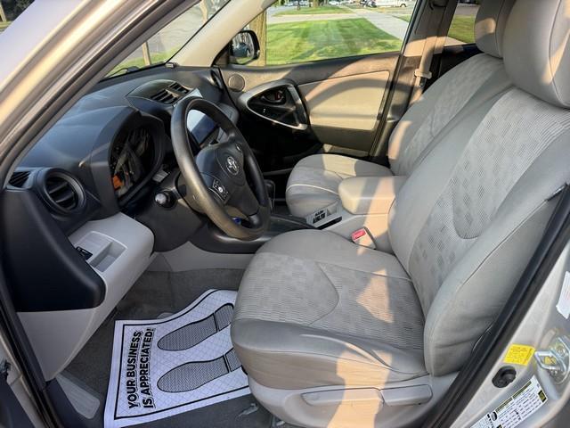 Toyota RAV4 Base I4 4WD 2012