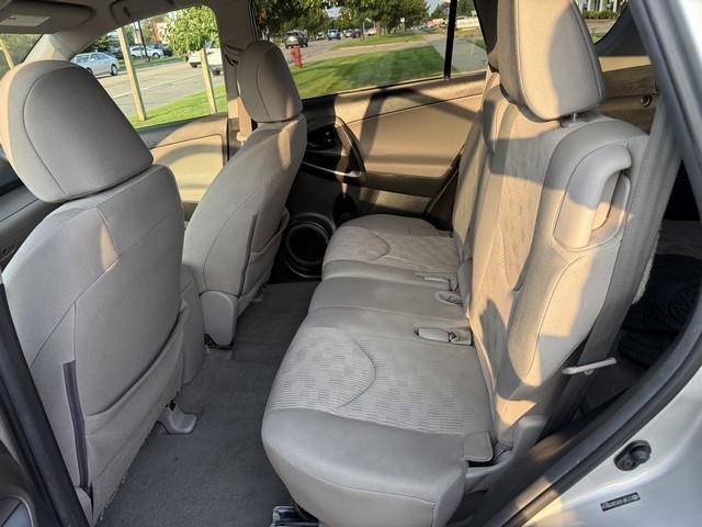 Toyota RAV4 Base I4 4WD 2012