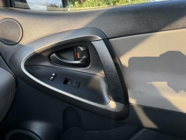 Toyota RAV4 Base I4 4WD 2012