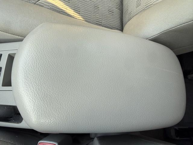 Toyota RAV4 Base I4 4WD 2012