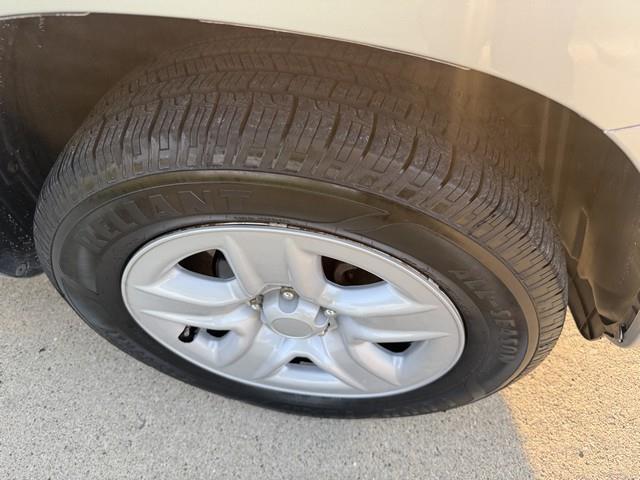 Toyota RAV4 Base I4 4WD 2012
