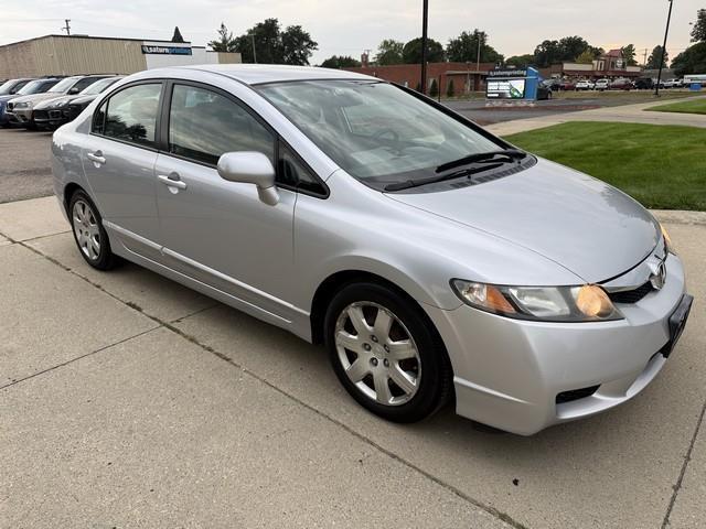 Honda Civic LX Sedan 5-Speed AT 2009