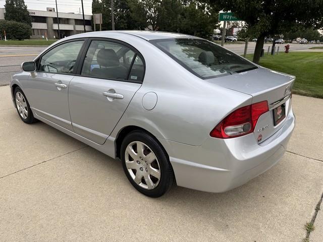 Honda Civic LX Sedan 5-Speed AT 2009
