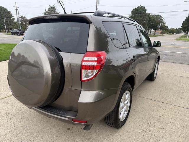 Toyota RAV4 Base I4 2WD 2011