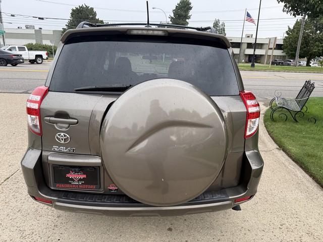 Toyota RAV4 Base I4 2WD 2011