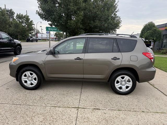 Toyota RAV4 Base I4 2WD 2011