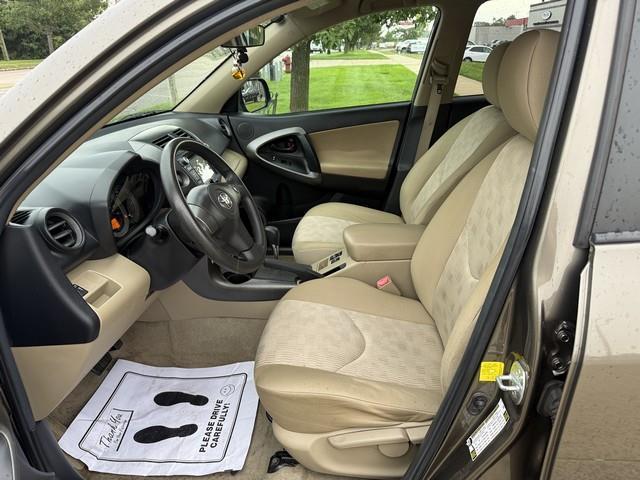 Toyota RAV4 Base I4 2WD 2011
