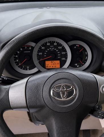 Toyota RAV4 Base I4 2WD 2011