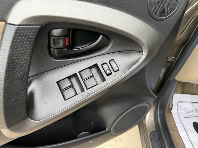 Toyota RAV4 Base I4 2WD 2011