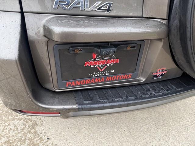 Toyota RAV4 Base I4 2WD 2011