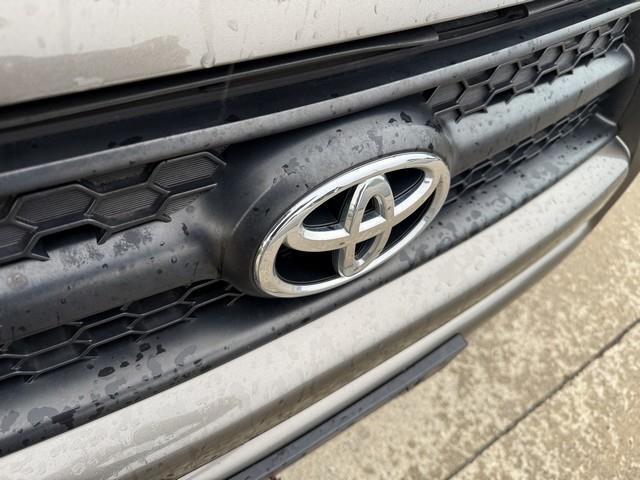 Toyota RAV4 Base I4 2WD 2011