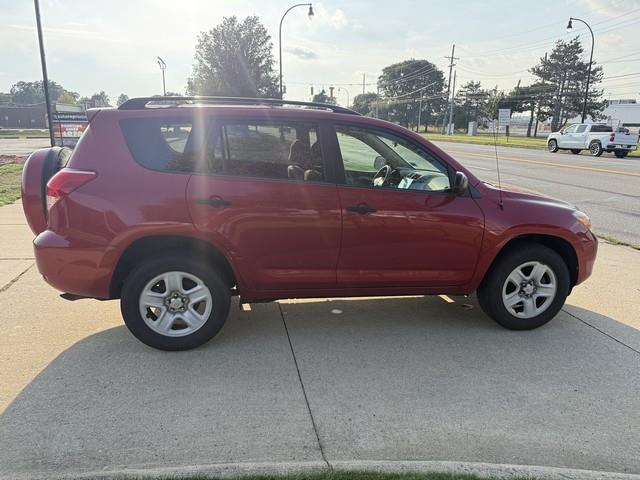 Toyota RAV4 Base I4 4WD with 3rd Row 2007