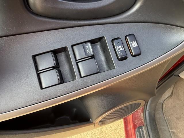 Toyota RAV4 Base I4 4WD with 3rd Row 2007